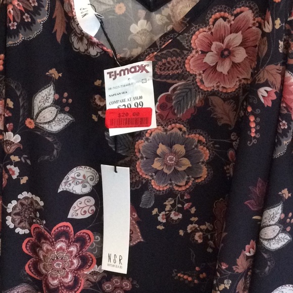 NWT.  NSR Flowery Off the should long sleeve top. - Picture 4 of 4